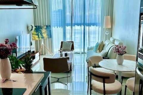 Снять в аренду кондоминиум в Норт-Бей-Виллидж, Флорида 1 спальня, 76.92м2, № 1972291 - фото 3