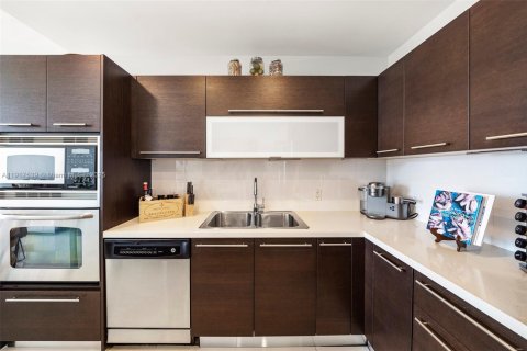 Снять в аренду кондоминиум в Норт-Бей-Виллидж, Флорида 1 спальня, 76.92м2, № 1972291 - фото 7