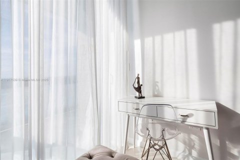 Снять в аренду кондоминиум в Норт-Бей-Виллидж, Флорида 1 спальня, 76.92м2, № 1972291 - фото 17