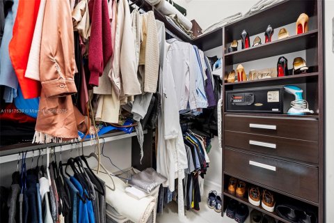 Снять в аренду кондоминиум в Норт-Бей-Виллидж, Флорида 1 спальня, 76.92м2, № 1972291 - фото 18