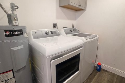 Villa ou maison à louer à Medley, Floride: 3 chambres, 147.53 m2 № 2002750 - photo 3