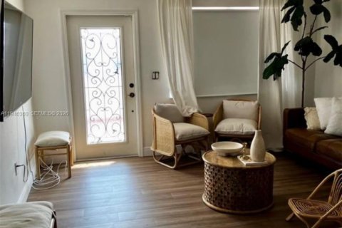 Villa ou maison à louer à Medley, Floride: 3 chambres, 147.53 m2 № 2002750 - photo 2