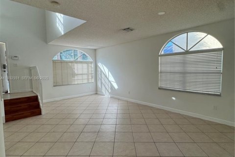 Casa en alquiler en Pembroke Pines, Florida, 3 dormitorios, 172.15 m2 № 1991857 - foto 8