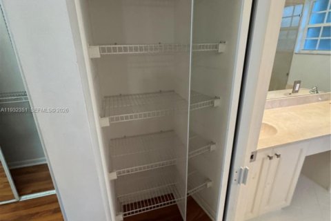 Villa ou maison à louer à Pembroke Pines, Floride: 3 chambres, 172.15 m2 № 1991857 - photo 25