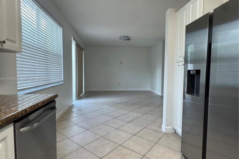 Casa en alquiler en Pembroke Pines, Florida, 3 dormitorios, 172.15 m2 № 1991857 - foto 10