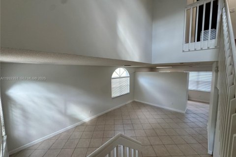 Casa en alquiler en Pembroke Pines, Florida, 3 dormitorios, 172.15 m2 № 1991857 - foto 5