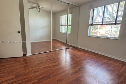 Casa en alquiler en Pembroke Pines, Florida, 3 dormitorios, 172.15 m2 № 1991857 - foto 18