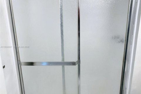 Condo in Lauderhill, Florida, 2 bedrooms  № 1995924 - photo 13