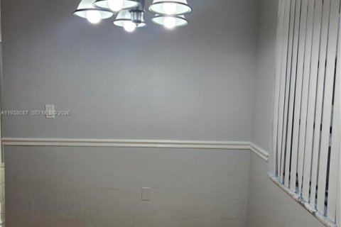 Condo in Lauderhill, Florida, 2 bedrooms  № 1995924 - photo 11