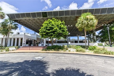 Condo in Lauderhill, Florida, 2 bedrooms  № 1995924 - photo 25