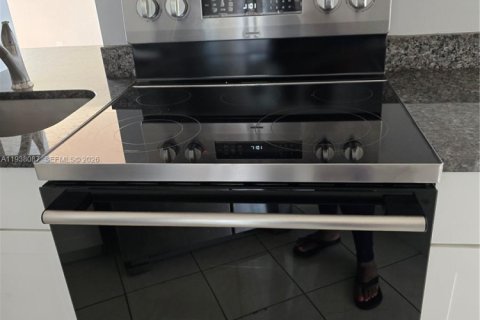 Condo in Lauderhill, Florida, 2 bedrooms  № 1995924 - photo 7