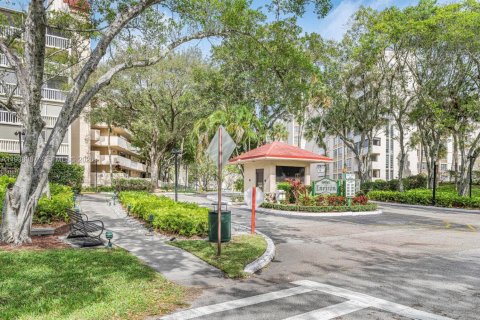 Condo in Lauderhill, Florida, 2 bedrooms  № 1995924 - photo 20