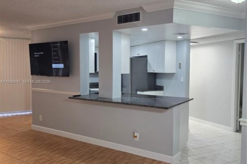 Condo in Lauderhill, Florida, 2 bedrooms  № 1995924