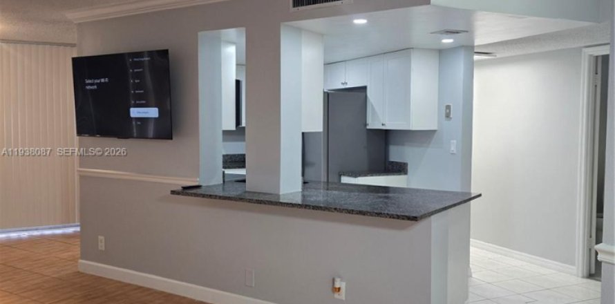 Condo in Lauderhill, Florida, 2 bedrooms  № 1995924