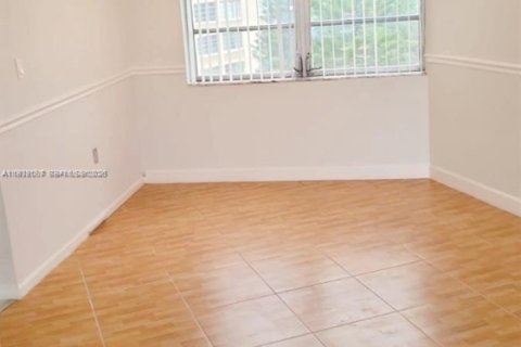 Condo in Lauderhill, Florida, 2 bedrooms  № 1995924 - photo 12