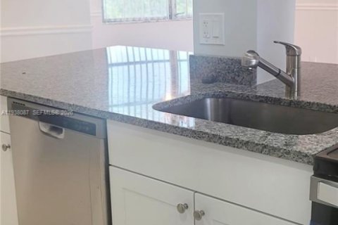 Condo in Lauderhill, Florida, 2 bedrooms  № 1995924 - photo 8