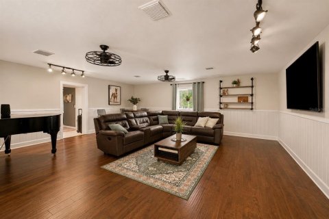 House in Brooksville, Florida 5 bedrooms, 379.78 sq.m. № 2309947 - photo 22