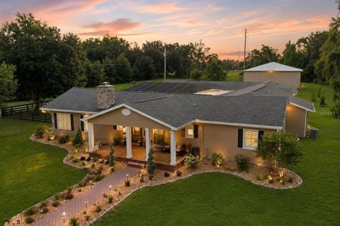 House in Brooksville, Florida 5 bedrooms, 379.78 sq.m. № 2309947