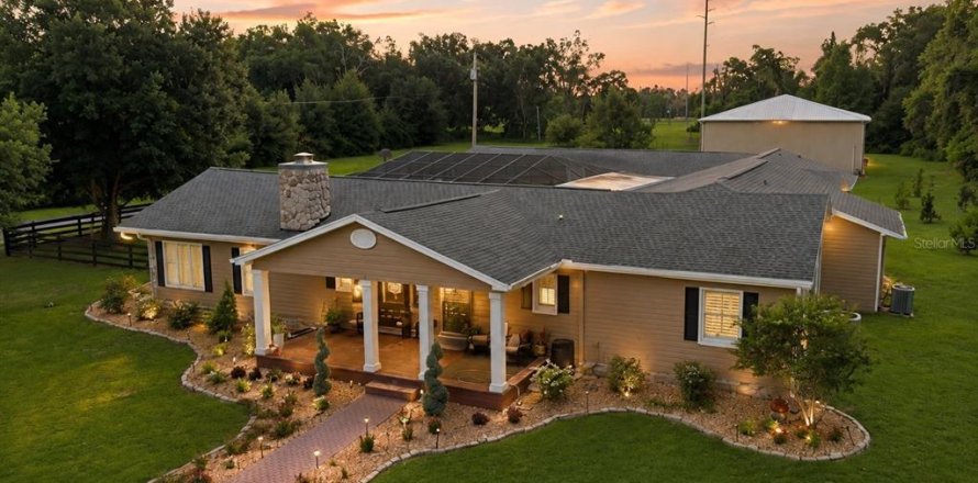 House in Brooksville, Florida 5 bedrooms, 379.78 sq.m. № 2309947