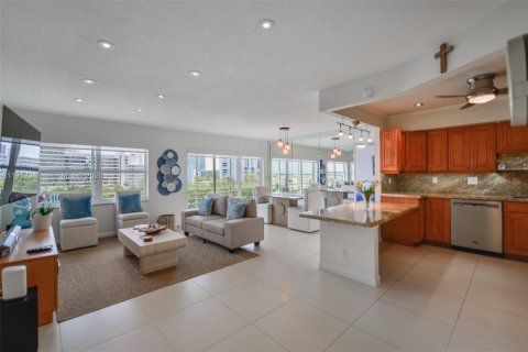 Condo in Hallandale Beach, Florida, 2 bedrooms  № 2082323 - photo 3
