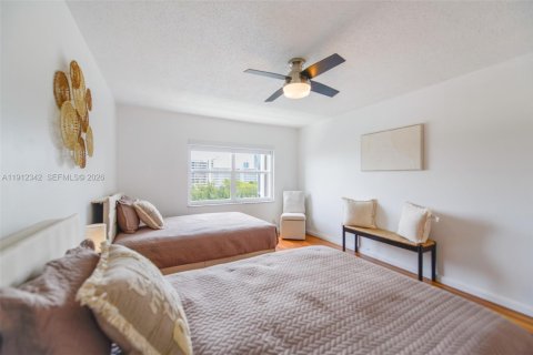 Condo in Hallandale Beach, Florida, 2 bedrooms  № 2082323 - photo 22