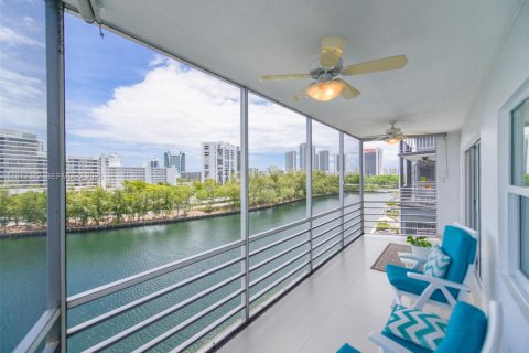 Condo in Hallandale Beach, Florida, 2 bedrooms  № 2082323 - photo 28