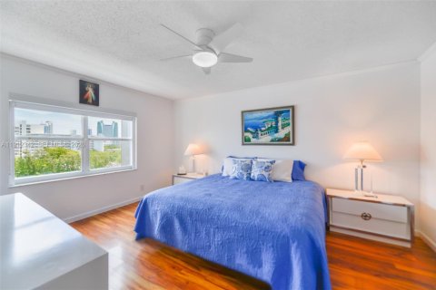 Condo in Hallandale Beach, Florida, 2 bedrooms  № 2082323 - photo 15