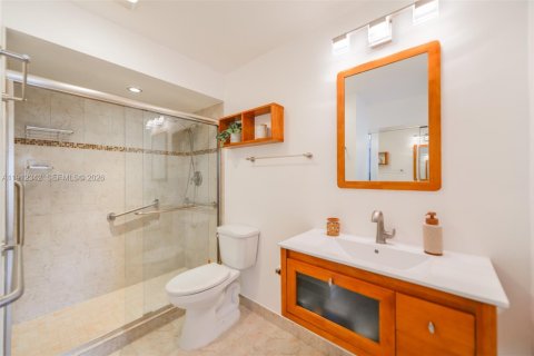 Condo in Hallandale Beach, Florida, 2 bedrooms  № 2082323 - photo 18
