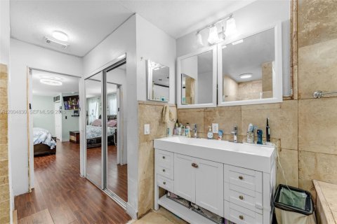 Купить виллу или дом в Майами, Флорида 4 спальни, 227.24м2, № 2068906 - фото 28