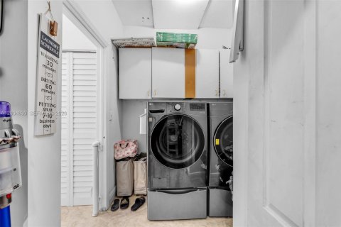 Купить виллу или дом в Майами, Флорида 4 спальни, 227.24м2, № 2068906 - фото 17