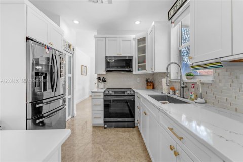 Купить виллу или дом в Майами, Флорида 4 спальни, 227.24м2, № 2068906 - фото 9