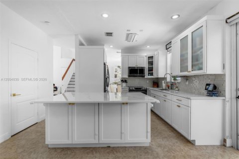 Купить виллу или дом в Майами, Флорида 4 спальни, 227.24м2, № 2068906 - фото 10