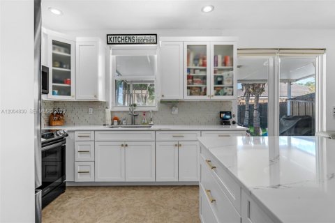 Купить виллу или дом в Майами, Флорида 4 спальни, 227.24м2, № 2068906 - фото 11