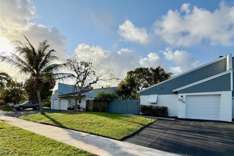 Casa en venta en Delray Beach, Florida, 3 dormitorios, 112.88 m2 № 2051799 - foto 2