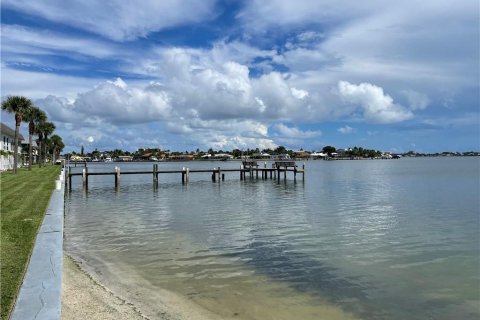 Condominio en alquiler en Fort Pierce, Florida, 1 dormitorio, 85.84 m2 № 1210453 - foto 1