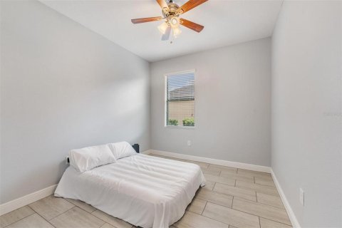 House in Land O' Lakes, Florida 3 bedrooms, 196.95 sq.m. № 1902654 - photo 11