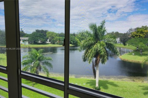 Condo in Deerfield Beach, Florida, 1 bedroom  № 1941415 - photo 16