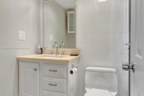 Condo in Deerfield Beach, Florida, 1 bedroom  № 1941415 - photo 12
