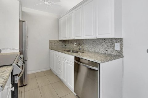 Condo in Deerfield Beach, Florida, 1 bedroom  № 1941415 - photo 3