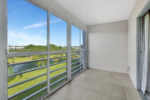 Condo in Deerfield Beach, Florida, 1 bedroom  № 1941415 - photo 15