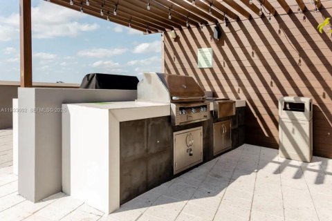 Condominio en venta en Miami, Florida, 1 dormitorio, 67.45 m2 № 2035089 - foto 20