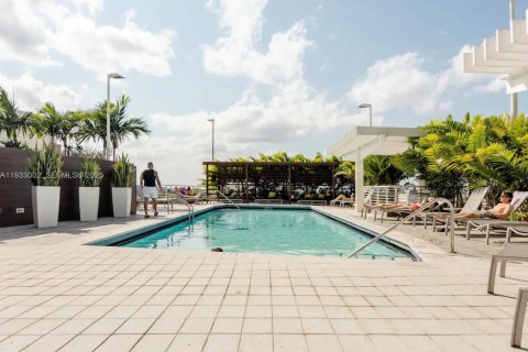 Condominio en venta en Miami, Florida, 1 dormitorio, 67.45 m2 № 2035089 - foto 16