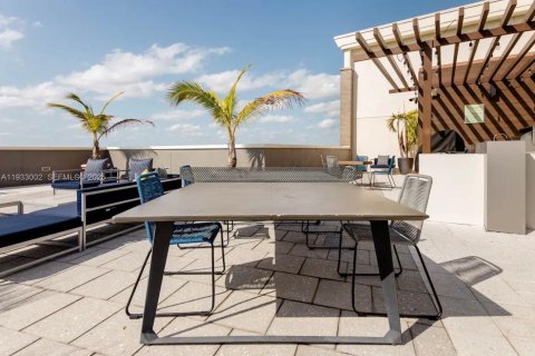 Condominio en venta en Miami, Florida, 1 dormitorio, 67.45 m2 № 2035089 - foto 18