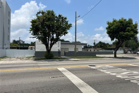 Commercial property in Miami, Florida № 1710192 - photo 16