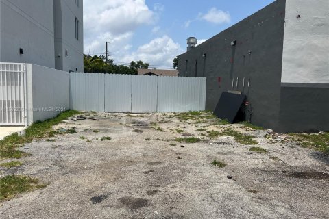 Commercial property in Miami, Florida № 1710192 - photo 7