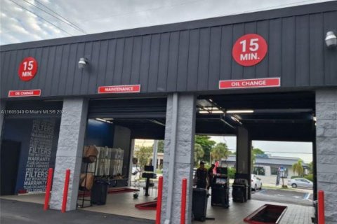 Immobilier commercial à West Palm Beach, Floride № 2012445