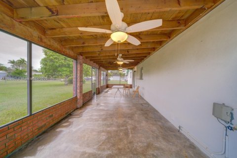 House in Homestead, Florida 5 bedrooms, 152.36 sq.m. № 1788413 - photo 4