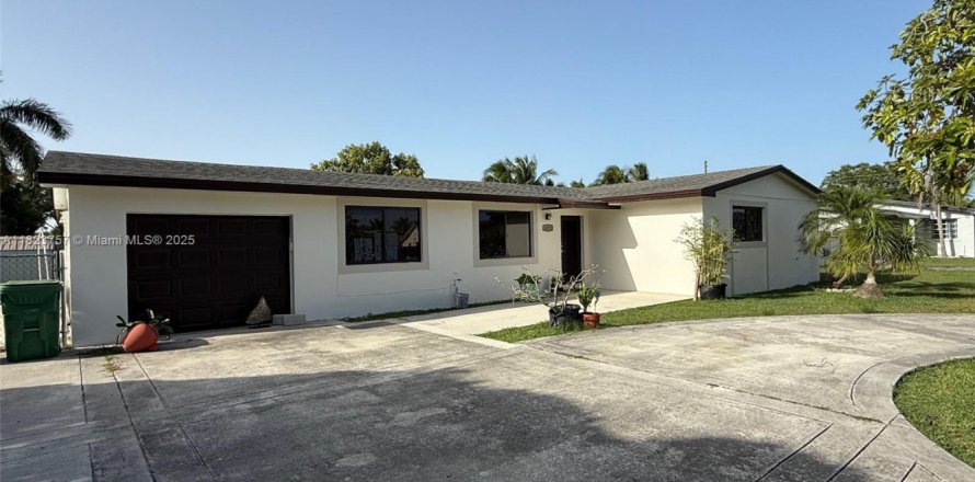 House in Homestead, Florida 5 bedrooms, 152.36 sq.m. № 1788413