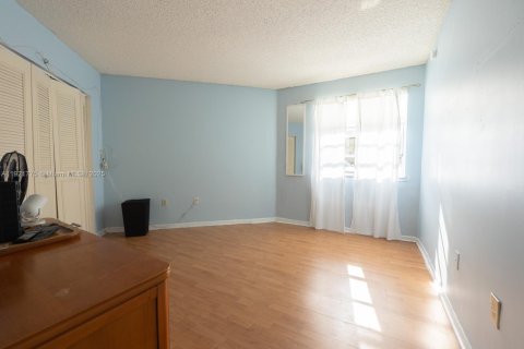 Купить кондоминиум в Хайалиа, Флорида 2 спальни, 88.26м2, № 1975702 - фото 11