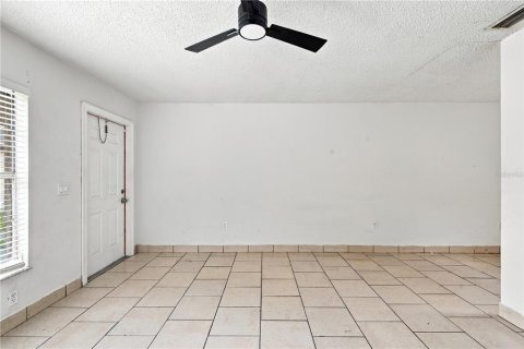 Immobilier commercial à vendre à Lakeland, Floride: 4 chambres, 169.08 m2 № 2414070 - photo 9